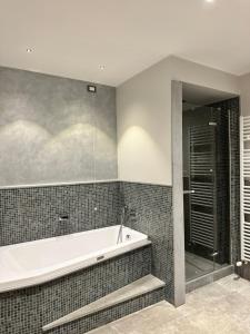 Ένα μπάνιο στο PRIMA FILA Premium Guest House +29 φωτογραφίες