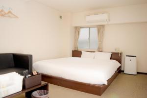 HOTEL G-CUE 大阪谷町 tesisinde bir odada yatak veya yataklar