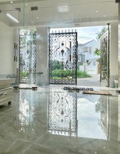 a room with a pool with a metal gate at Căn hộ mới - 4 Phòng ngủ lớn tại Khu Biệt Thự Nam Long- Bê Tông Residences in Cái Răng