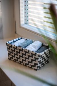 Зображення з фотогалереї помешкання Doppelhaus- Villa Leipzig Schleußig , moderner Altbau Apartment Dachetage mit 2 Schlafzimmern und separatem Zusatzzimmer , Parkplatz - Balkon - Kamin - Eicheparkett - Arbeitsplatz у Ле́йпцизі +38 фото