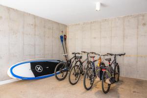 Jízda na kole v ubytování Espectacular Villa Mercedes con vistas al mar nebo okolí