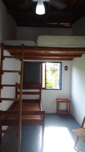 Giường tầng trong phòng chung tại Chalé Macassa