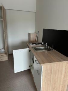 Kuchyň nebo kuchyňský kout v ubytování Zimmervermietung Asten
