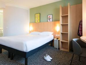 Postel nebo postele na pokoji v ubytování Hotel ibis Rennes Centre Gare Sud