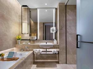 Sofitel Singapore City Centre的一间浴室