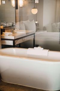 Voodi või voodid majutusasutuse Hotel 1000, LXR Hotels & Resorts toas