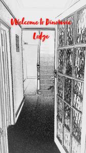un dibujo de un pasillo con una puerta y una habitación en Dinorwic Lodge en Liverpool