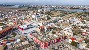 Γενική άποψη της πόλης Sant Jaume d'Enveja ή θέα της πόλης από  αυτό το διαμέρισμα
