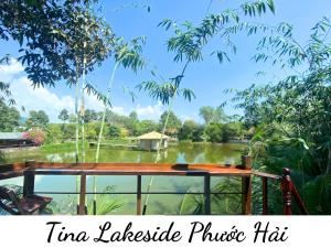 Blick auf einen Fluss von einem Dschungelhaus in der Unterkunft TINA LAKESIDE PHUOC HAI (5 minutes from beach) in Chợ Phước Hải