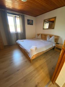 Ein Bett oder Betten in einem Zimmer der Unterkunft Casa Nicolaie