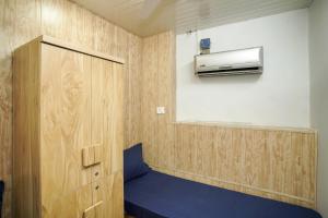 TV a/nebo společenská místnost v ubytování ZEST STAYS 1054-ANDHERI WEST