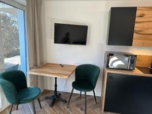 TV a/nebo společenská místnost v ubytování BergOase-Apart am Feldberg