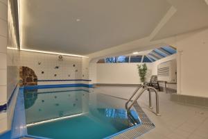 a large swimming pool in a house at Appartements Windrose Haus Windrose Appartement 2 in Häven