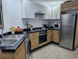 Φωτογραφία από το άλμπουμ του Luxury Living 3 Bedroom Apartment with Garden Terrace and Private Balcony στην Καζαμπλάνκα