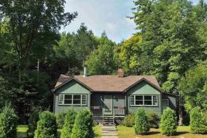 a small house in the middle of a yard at Catskills Cabin with Hot Tub near Skiing in Shandaken