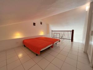 a bedroom with a bed with a red blanket at Charmant T2/Mezzanine avec Piscine et Terrasse, à 5 min de la Plage, St-Raphaël - FR-1-226A-148 in Boulouris-sur-Mer