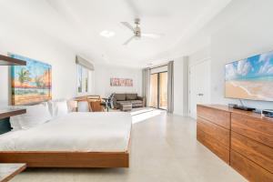 Un ou plusieurs lits dans un hébergement de l'établissement Ocean View Residence 501 located at The Ritz-Carlton