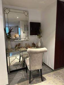 a room with a desk with a mirror and a chair at Lyoan home in Ḩayl Āl ‘Umayr