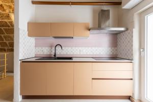 Kuchyň nebo kuchyňský kout v ubytování Carlotta Apartment + 3 fotografie