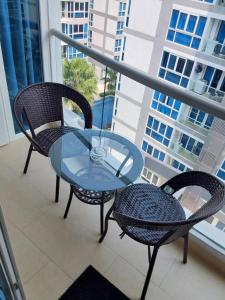 Balkón nebo terasa v ubytování Grand Avenue, 2 bed-/ 2 bathroom, 70 sqm, pool view