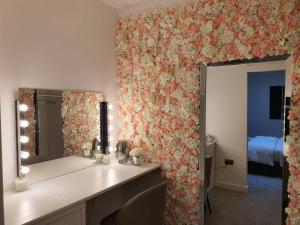 Un baño de Stunning 1 Bed Apt Minutes From Bham City Centre!