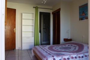 Postel nebo postele na pokoji v ubytování Appart Hyères-Presqu'île de Giens-La Capte