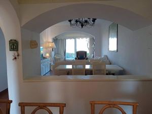 a living room with a mirror and a table and chairs at Villa bianca sul mar rosso R23124 appartamento luxury Domina in Sharm El Sheikh