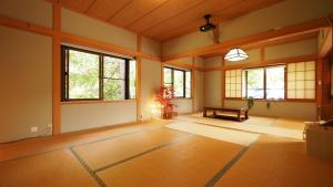 Foto dalla galleria di お湯掛け流し『草津温泉湯畑』徒歩圏内※温泉街を大勢で遊びたい & 癒されたい a Kusatsu