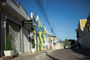 an empty street in a city with a building at Hospedaria Valdice Damasceno Centro Histórico in Piranhas