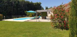 Bazén v ubytování Les Dentelles du Ventoux - Gîte avec Piscine nebo v jeho okolí + 35 fotografií