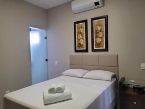 Postel nebo postele na pokoji v ubytování Flats Ipê