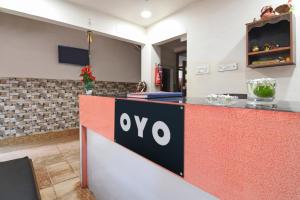 OYO Flagship Hotel Sai Krishna tesisinde bir televizyon ve/veya eğlence merkezi