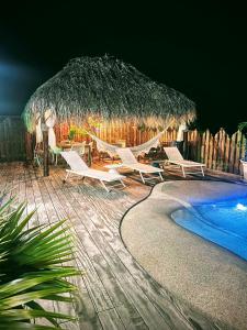Bassein majutusasutuses Villa Amaryllis luxueuse,piscine,vue mer,plage või selle lähedal