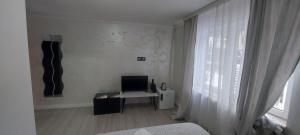 Giường trong phòng chung tại Antic house