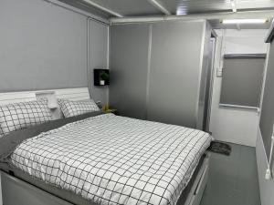 una camera da letto con un letto in una stanza di MostPopular!!! Hay Cafe TranquilFields - OnlyYou with Hay, Rentable For Event a Sekincan