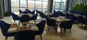 A restaurant or other place to eat at Hotel JVW Arena