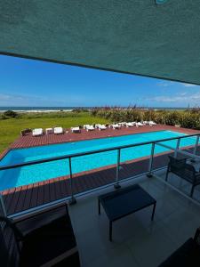 Der Swimmingpool an oder in der Nähe von Audencia del Mar