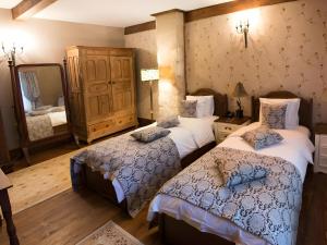 Кровать или кровати в номере kyrenia palace boutique hotel