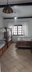 a bedroom with two bunk beds and a ceiling at Pousada Mar Dos Anjos in Arraial do Cabo