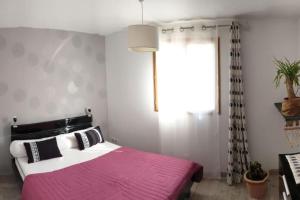 Postel nebo postele na pokoji v ubytování Les Dentelles du Ventoux - Gîte avec Piscine