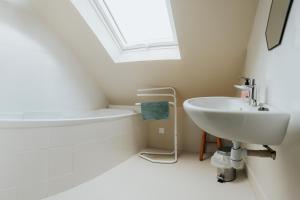 a bathroom with a sink and a bath tub at Auberge Val sans retour in Tréhorenteuc