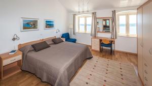 Posteľ alebo postele v izbe v ubytovaní Nautilus-Bay Steinhaus im Dorf von Zavala für 2-7 Personen, 3 Schlafzimmer