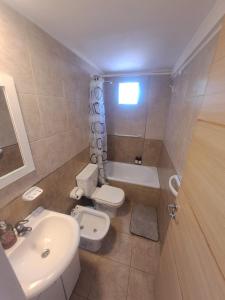 a small bathroom with a sink and a toilet at A Metros del Parana - Facultad de Medicina in Rosario