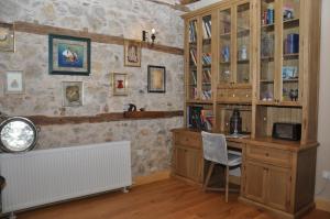 a home office with a desk and book shelf at Eskiciler Konağı in Egirdir