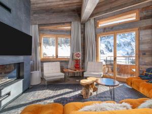 a living room with a couch and a fireplace at Chalet Haut de Gamme à Avoriaz - 11 Pers, Ski-in/Ski-out, Sauna, Terrasses Panoramiques, Service Premium - FR-1-314-114 in Morzine
