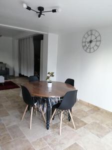 Posezení v ubytování Joli studio calme et moderne