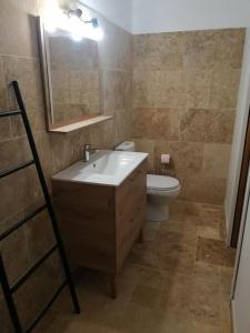 Koupelna v ubytování Joli studio calme et moderne + 10 fotografií