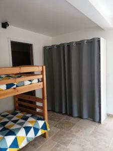 Postel nebo postele na pokoji v ubytování Joli studio calme et moderne