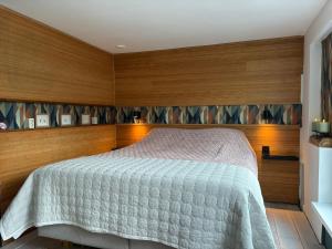 Fotografie z fotogalerie ubytování Luxury studio on Robs houseboat special for couples v destinaci Amsterdam