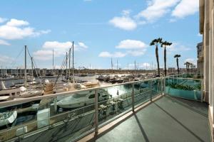 Blue Wave 2BD 2BA Stunning Marina View